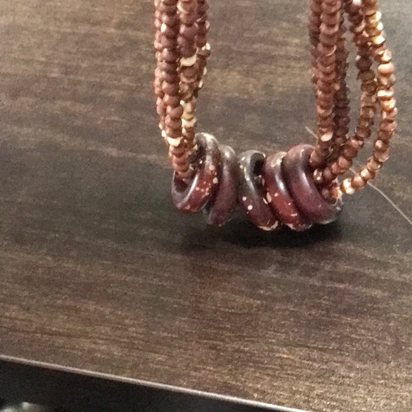BROWN BEADED NECKLACE WITH BROWN WOOD RINGS - Picture 3 of 4